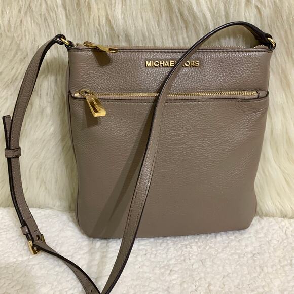 MICHAEL KORS BEDFORD Mushroom Pebbled Leather Slim Flat Crossbody Messenger Bag - Picture 16 of 16